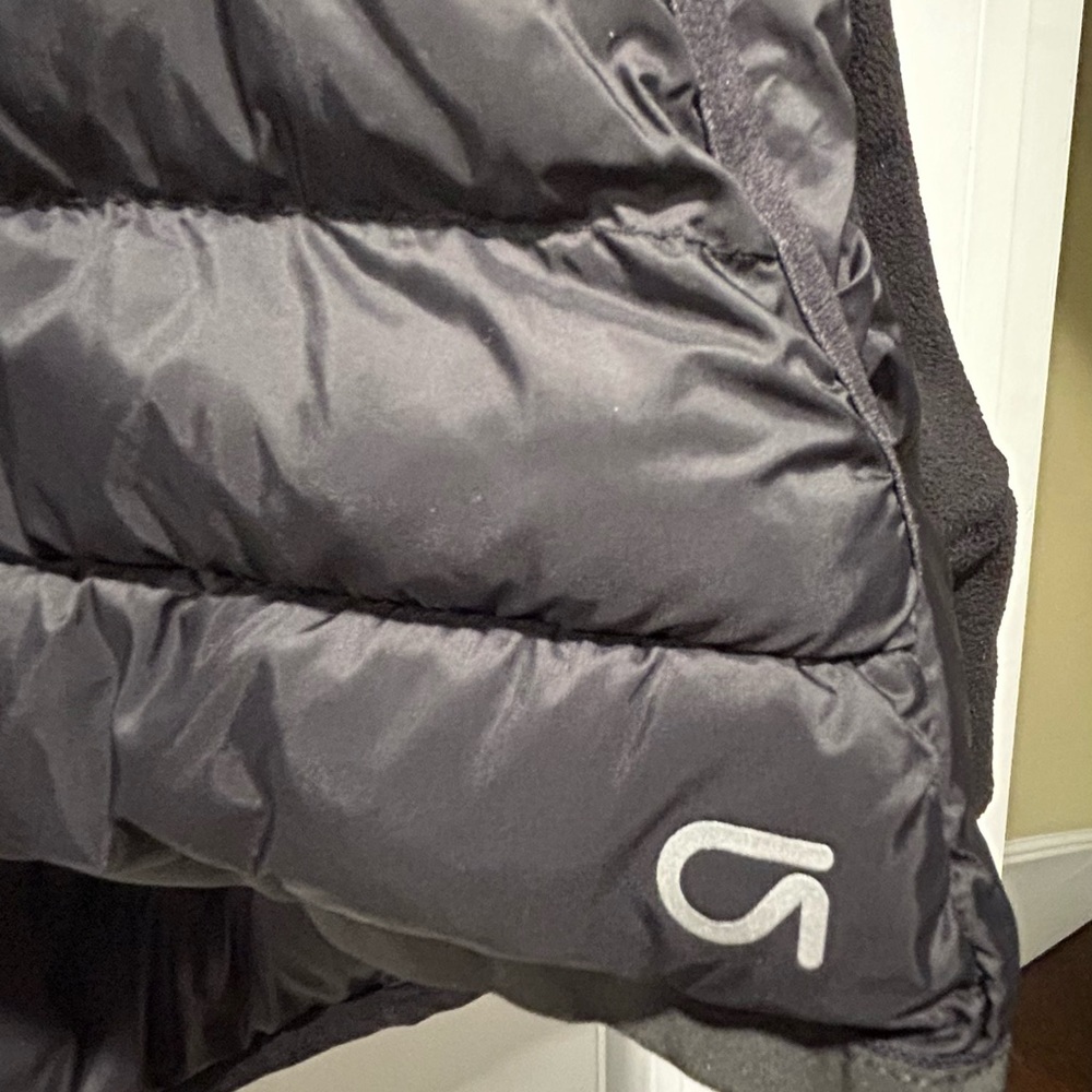 Black puffer lightweight jacket with fleece sleeves. - Picture 5 of 6